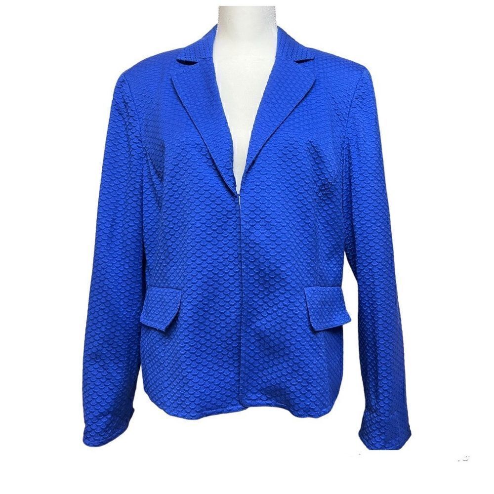 Jones wear blazer  